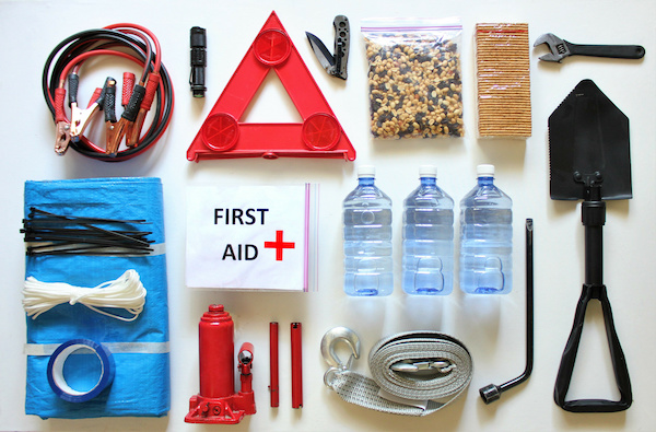 10 Things Every Emergency Car Kit Needs
